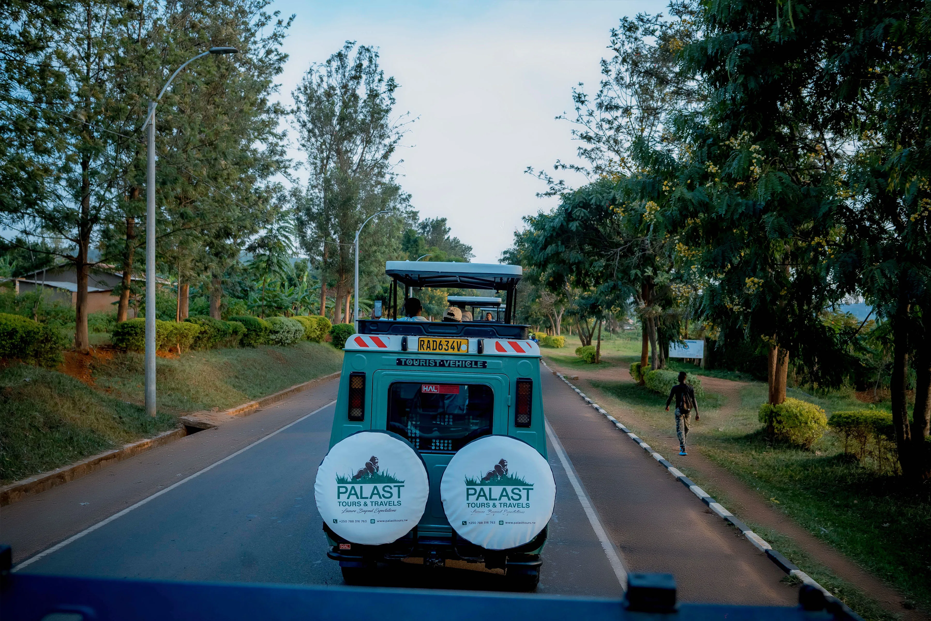 Palast tours Vehicles Rwanda